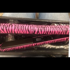 Makeover Essentials Flat Iron